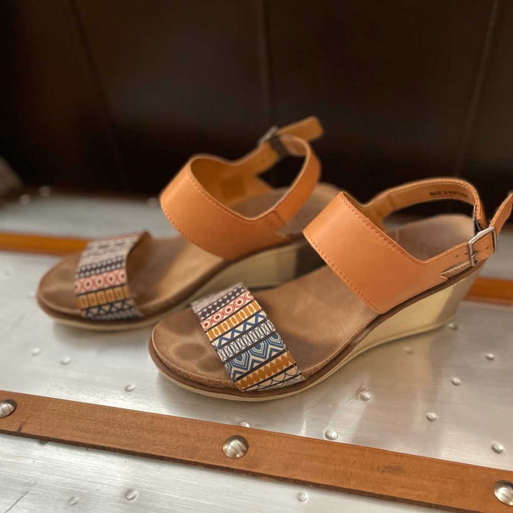 Galeries Lafayette 2" cork bed wedge sandal size 39/8.5-9